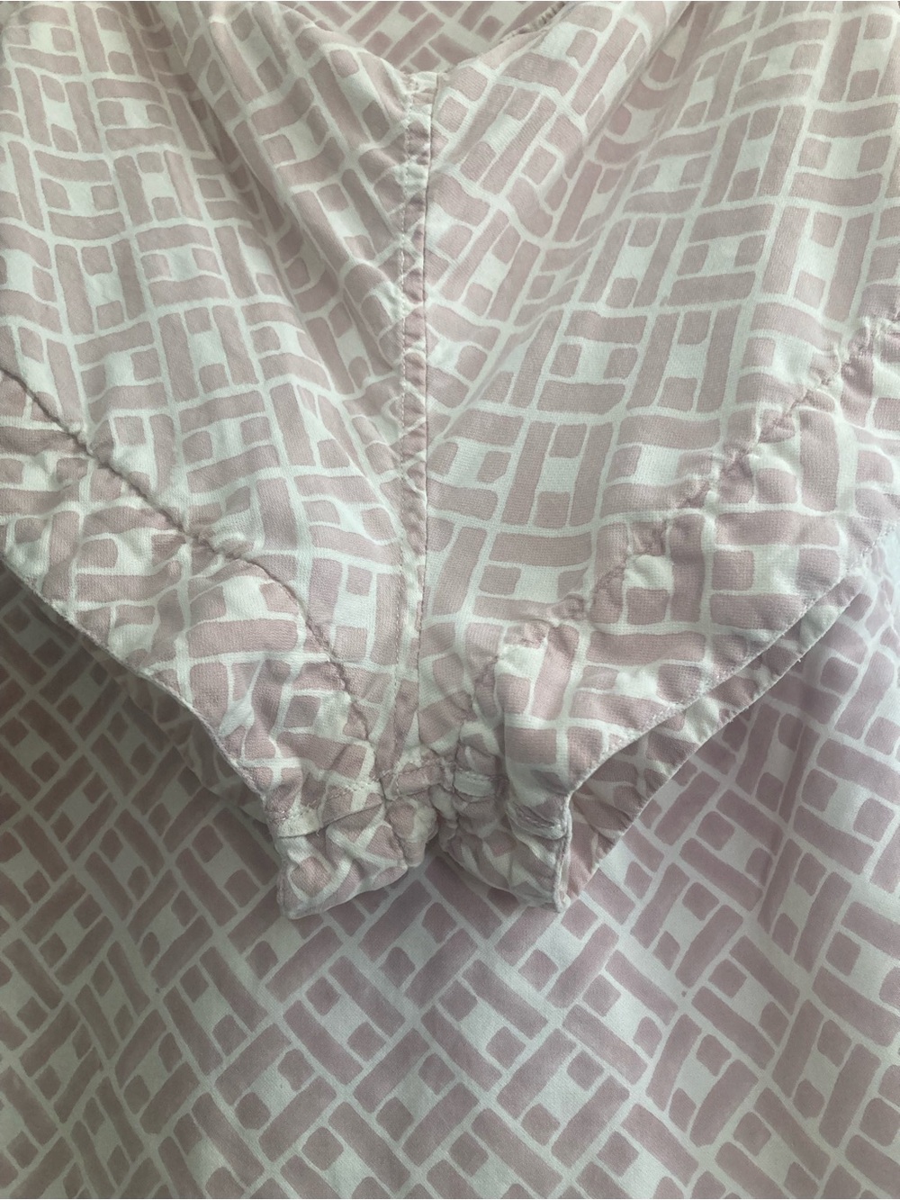 100% Mulberry Silk Blush Geometric Pajama Set with Contrast Piping - Women Small - Picture 10 of 12